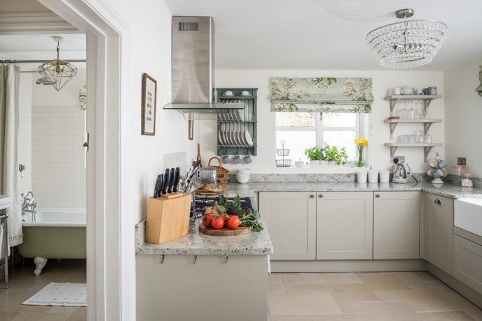 Motivy přírody nemohou v domě zasazeném do syrové cornwallské přírody chybět. Nemovitost se nachází jen pár mil od pláží Lusty Glaze, Porth Beach a Crantock na severním pobřeží.