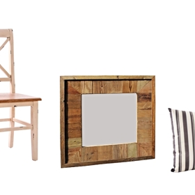 Židle – 4 800 Kč, zrcadlo – 3 600 Kč, polštář – 690 Kč; vše Homelove.cz.