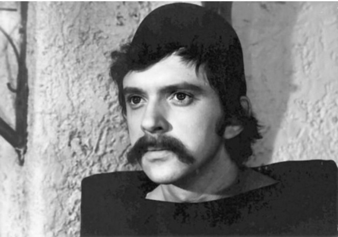 Jaromír Hanzlík si ve filmu zahrál Peška.