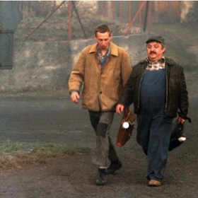 Ve filmu Vesničko má středisková několikrát zazní píseň Josefa Leopolda Zvonaře s názvem Čechy krásné, Čechy mé.