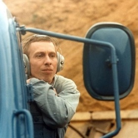 Když se maďarská garnitura dozvěděla, že János Bán pojede na udílení Oscarů, rychle mu dala vlastní cenu. Nebylo přípustné, aby byl Západ první.