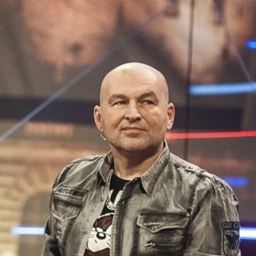 Hagen si dnes ze své umělé nohy dělá legraci.