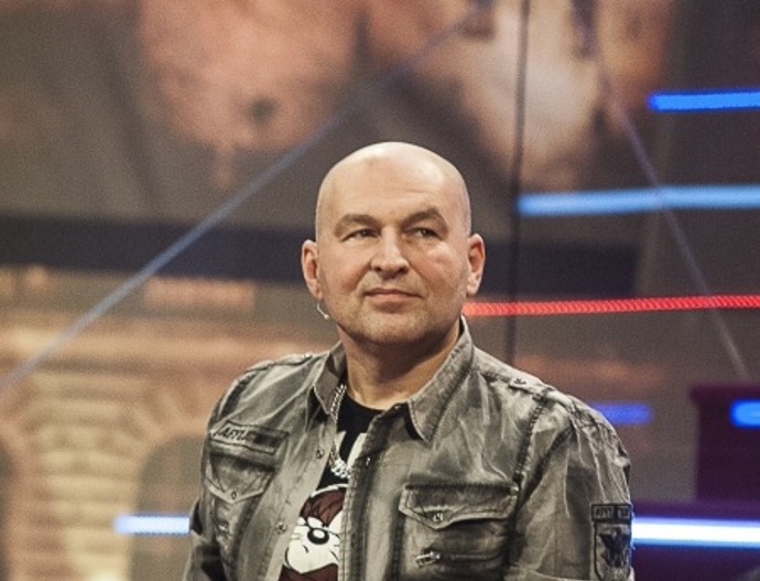 Hagen si dnes ze své umělé nohy dělá legraci.