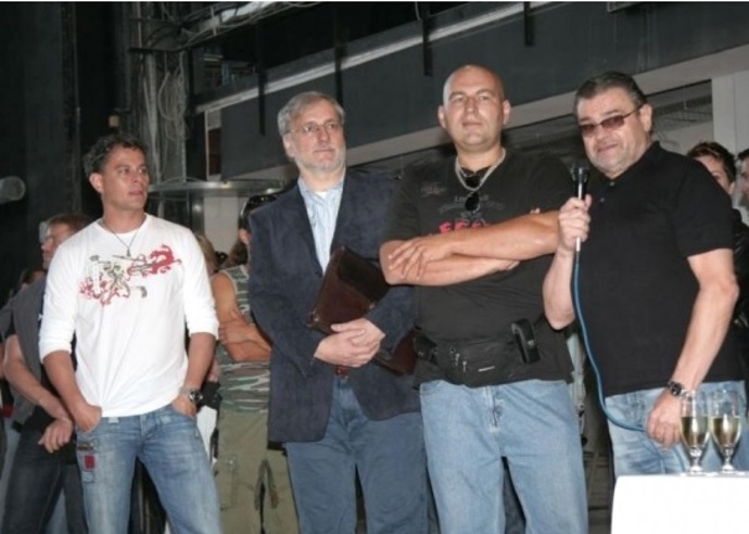 Je skvělým textařem.