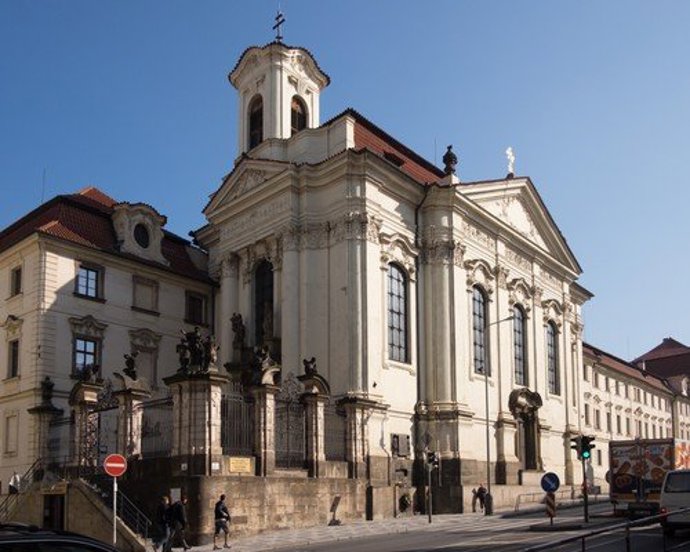 Kostel, ve kterém se parašutisté skrývali.