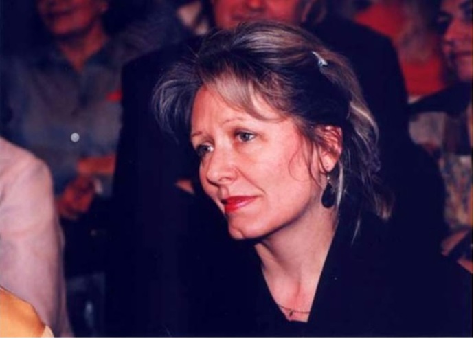 Narodila se v Praze 22. 6. 1949. Její otec byl právník, kterého v 50. letech v rámci akce Inteligence do výroby vyhodili z ministerstva.