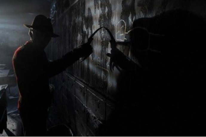 V roce 2004 paranoidní schizofrenik zavraždil pod vlivem drog čtyři lidi a dva další zranil. Později se ukázalo, že byl inspirován Noční můrou v Elm Street a měl touhu se stát slavným sériovým vrahem.