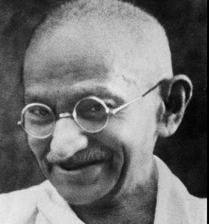 Dovedl Indii ke svobodě a nezávislosti.