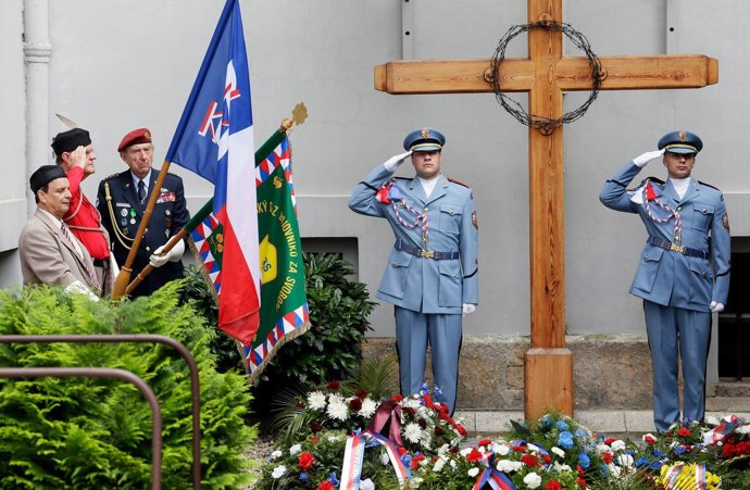 V tento den si připomínáme nejenom její smrt, ale popravy všech nevinných lidí, kteří se stali oběťmi komunismu