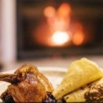 Luxusní hotel se nachází přímo v centru Malokarpatské vinné cesty, což pro návštěvníky znamená spojení dobrého vína, nádherné krajiny, poutavé historie a především autentické gastronomie.