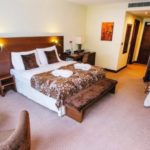 Současně je však málo známým faktem, že v bezprostředním okolí Zochovy chaty se skvěle relaxuje právě proto, že je tam nejčistší ovzduší a příroda.