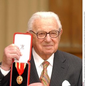 Za své činy byl mnohokrát vyznamenán.