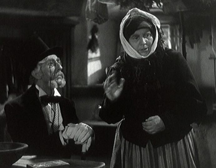 Ella Nollová s Jindřichem Plachtou ve filmu Prstýnek (1945).