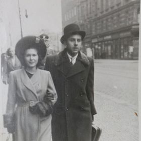 Felix Holzmann s první manželkou Evou, která se nedokázala vyrovnat s jeho slávou a časovým zaneprázdněním.