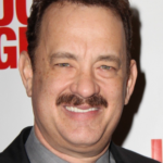 Tom Hanks je vzdáleně příbuzný se samotným prezidentem Spojených států Abrahamem Lincolnem.