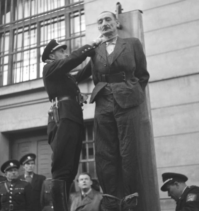 Za své činy byl odsouzen a jako válečný zločinec ještě téhož dne v Litoměřicích oběšen.