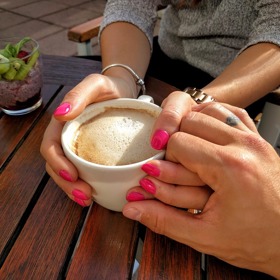 První fázi experti definovali jako tu, kdy v sobě dvojice najde zalíbení a začíná spolu randit.