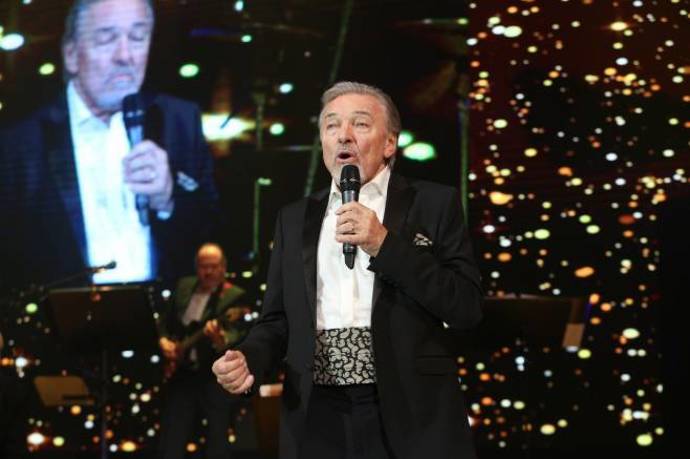 Karel Gott při jednom ze svých vystoupení.