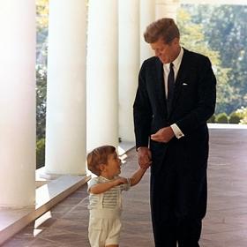 Prezident John F. Kennedy se synem.