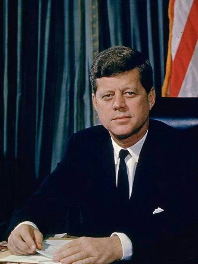 John Fitzgerald Kennedy byl nejmladším prezidentem USA. Američané ho milovali.