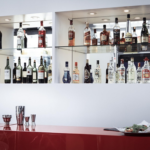 Na pana Božského možná narazíte v baru...