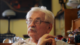 Patřil mezi zakládající členy Charty 77. A pravidelně psal vysoce ceněné fejetony, vždy jeden za měsíc.