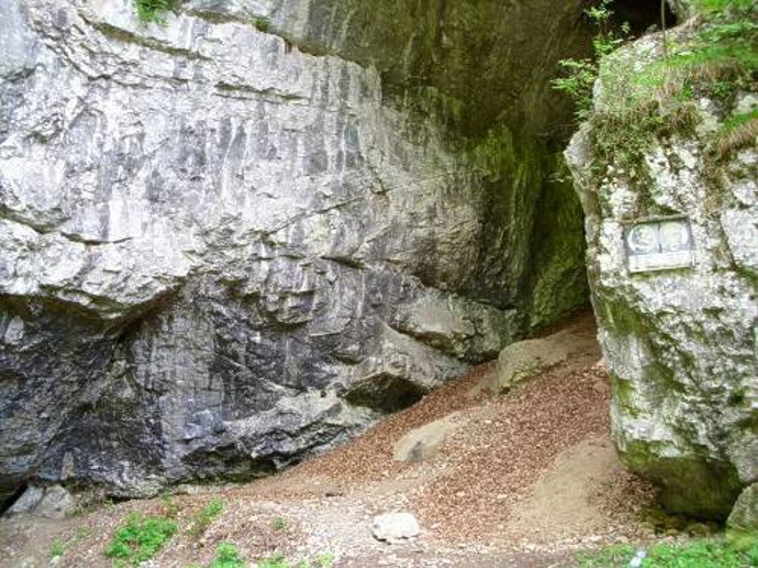 Severně od Brna v Moravském krasu leží nejdelší jeskynní systém v České republice.