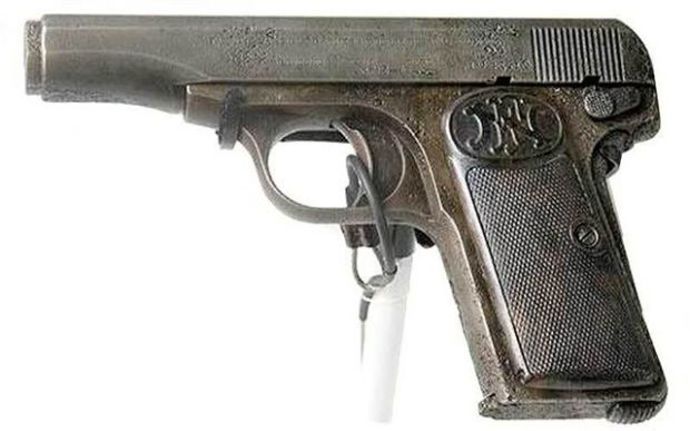 Browning FN model 1910, pistole, ze které v Sarajevě vystřelil Gavrilo Princip.