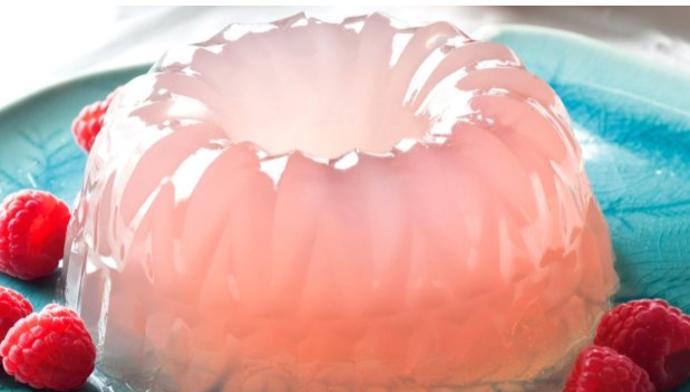 Proč si nepřipravit pro slavnostní den netradiční pití ve formě želé? Hosty určitě zaujme a účinky má stejné jako v tekuté formě.