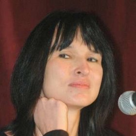 Monyová psala letní ženské romány.