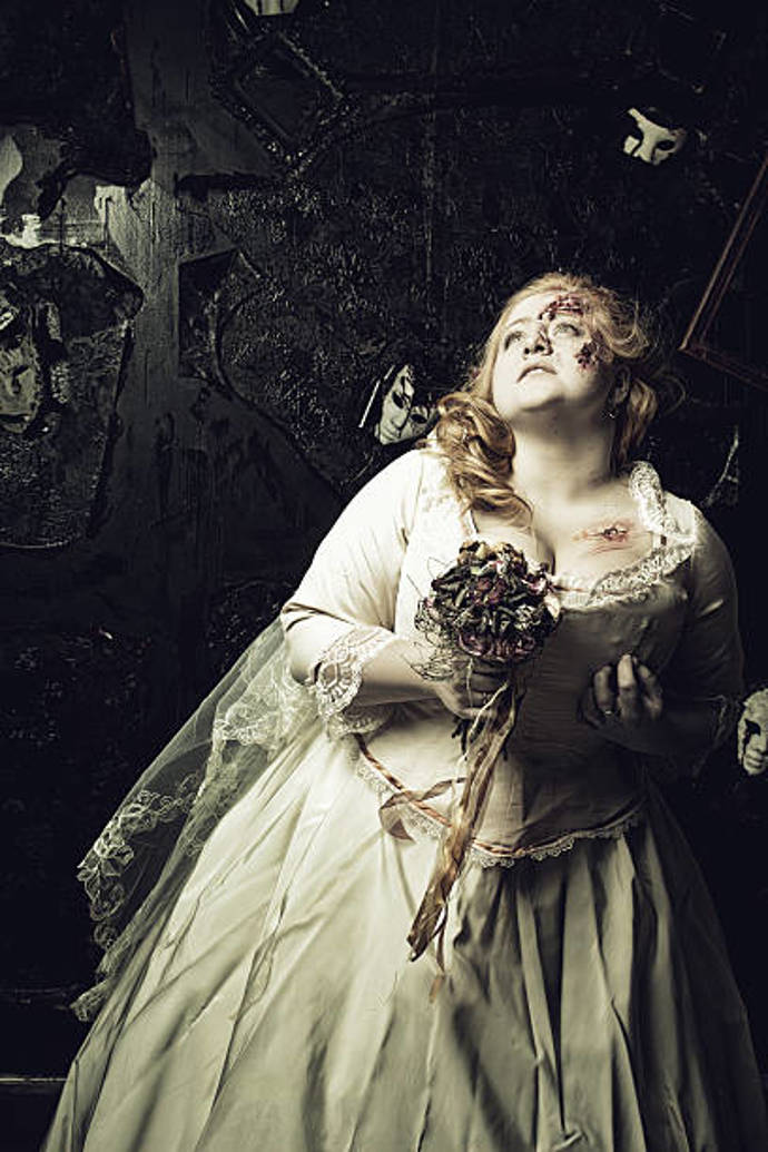 Nevěsta byla v nastalém zmatku omylem zasažena kulkou.