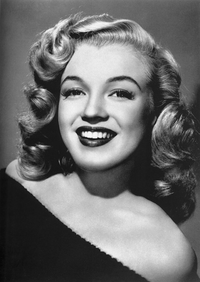 Marilyn Monroe (1. června 1926 – 5. srpna 1962), vlastním jménem Norma Jeane Mortenson, byla americká legendární filmová herečka a jedna z nejvíce sexy žen světa. Znáte její nejslavnější citáty?