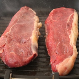 Steaky obracejte jen jednou.