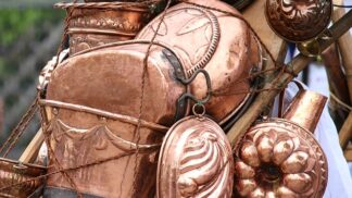 Měděné nádobí je nebezpečné.