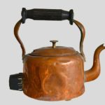 Měděné konvice byste měli mít tak maximálně jako dekoraci.