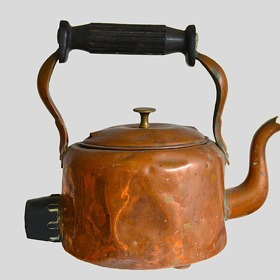 Měděné konvice byste měli mít tak maximálně jako dekoraci.