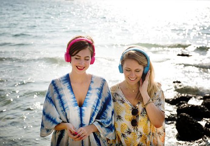 Zkuste schválně spočítat počet lidí se sluchátky, až pojede do práce.