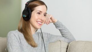 Naprosto přírodní lék v podobě poslouchání muziky doporučuje jedenáct tázaných z deseti.