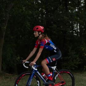 Postavička jedna radost.