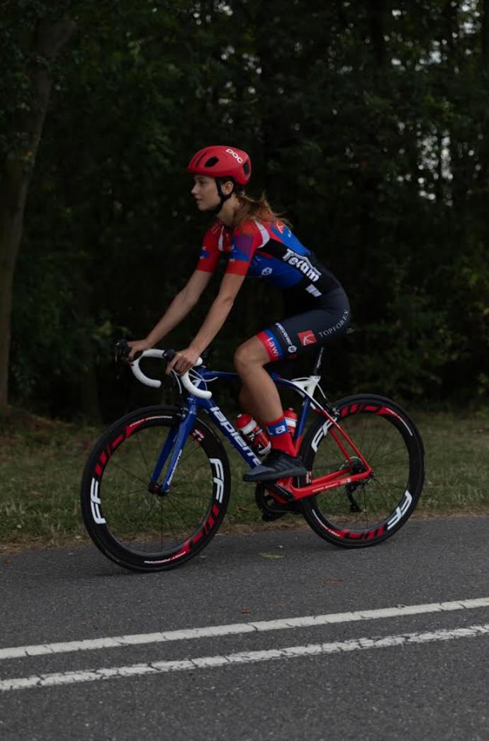 Postavička jedna radost.