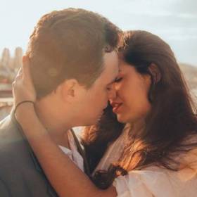 Dávejte mu najevo city.