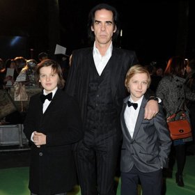 Nick Cave se svými syny.
