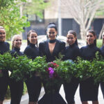 „Můj výběr nemá co dělat se starým [tvrzením], že ,bílé svatební šaty jsou pro panny,’“ řekla Cachia serveru The Motherish.