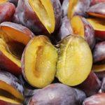 Švestky jsou výtečným zdrojem vitamínů A, C, K, draslíku, mědi a manganu. Mají pozitivní vliv na zdraví kostí a mohou snížit riziko srdečních onemocnění a cukrovky. Vedle toho obsahují až 87 % vody.