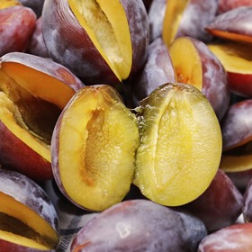 Švestky jsou výtečným zdrojem vitamínů A, C, K, draslíku, mědi a manganu. Mají pozitivní vliv na zdraví kostí a mohou snížit riziko srdečních onemocnění a cukrovky. Vedle toho obsahují až 87 % vody.