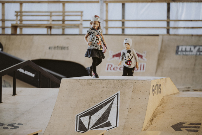 No projekci dorazily celé rodiny