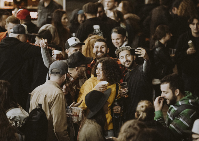 Na předpremiéře se sešla spousta přátel ze skejtové komunity