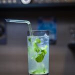 Z máty se připravuje populární drink mojito.