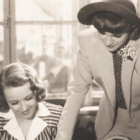 Adina Mandlová a Nataša Gollová byly hvězdy, jejichž stylem se inspirovaly davy paniček.