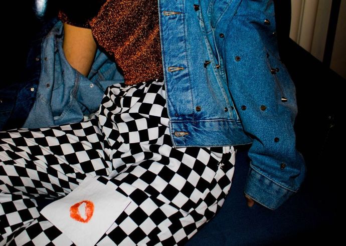 Obtisk rtěnky může být prozrazující.